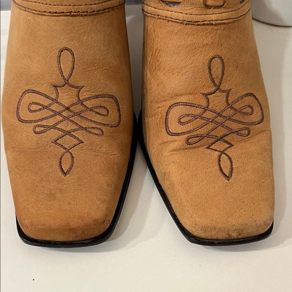 Roper Brown Embroidered Women's Mules - Picture 6 of 7
